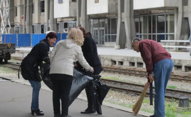 Гарите вече са по-чисти по инициатива на НКЖИ