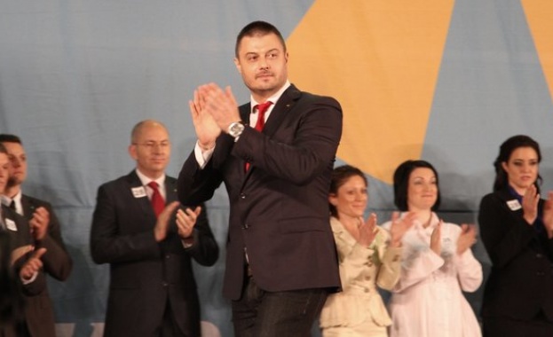 Бареков обеща да вдигне държавата за една петилетка 