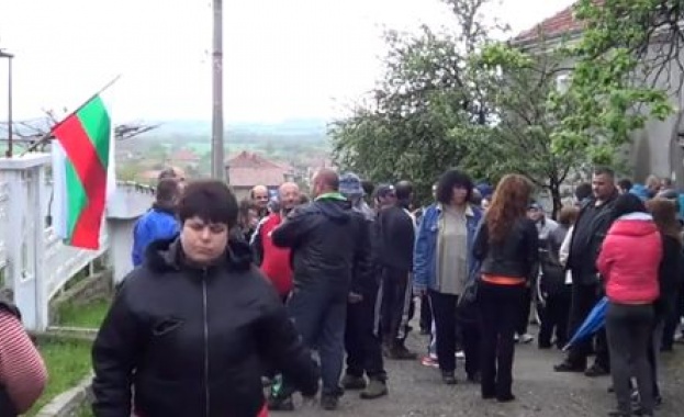 В Розово плашат с насилие