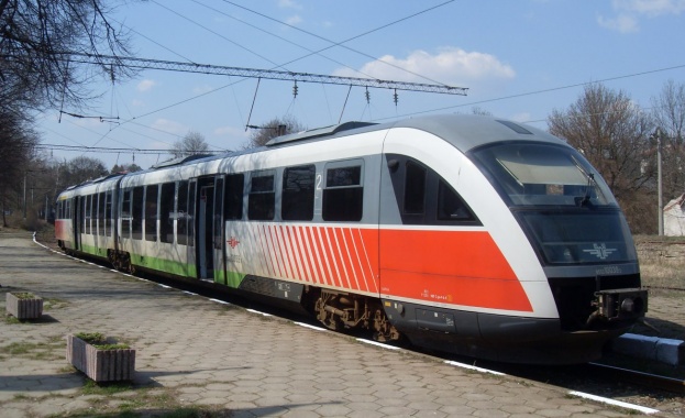 БДЖ осигурява 13 200 допълнителни места във влаковете за почивните дни покрай 1 май