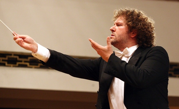 Маестро Пантелеев окрива Австрийски музикални седмици с "Песен за земята"