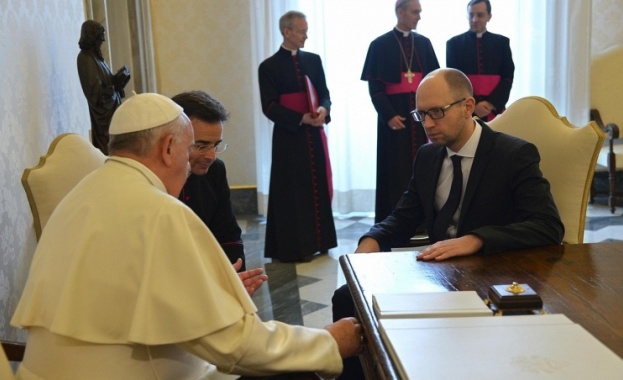 Папа Франсис се срещна с Арсений Яценюк в Рим