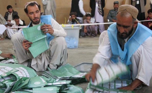 Нито един кандидат не е преминал границата от 50% на президентските избори в Афганистан