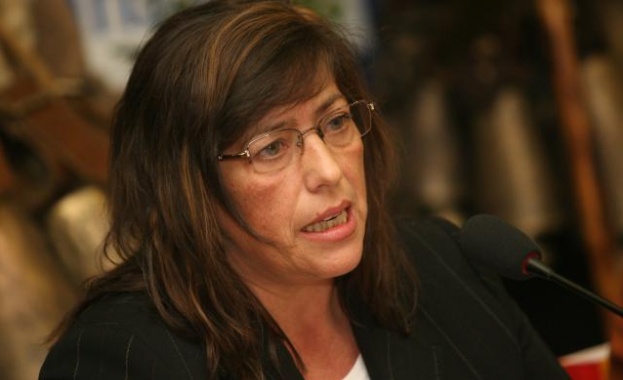 Янакиева: Ясно е, че някой друг дърпа конците