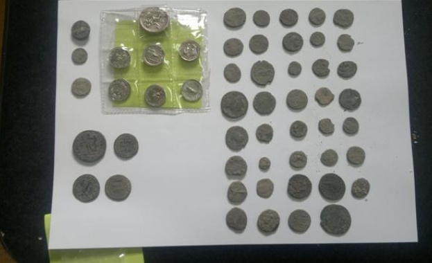 Инспектори от Митница Русе предотвратиха изнасянето на колекция от антични монети 