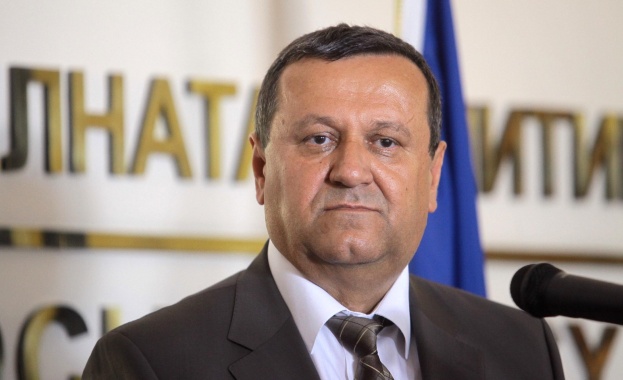 Още шест месеца платено майчинство