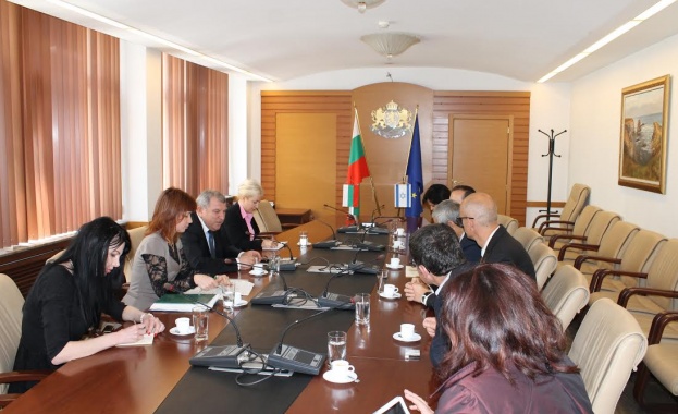 Греков към израелския посланик: Отворени сме за предложения 