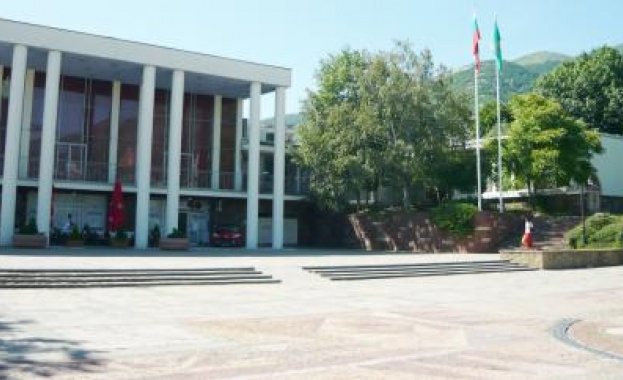 Мюфтийството напира за терен до карловското читалище 