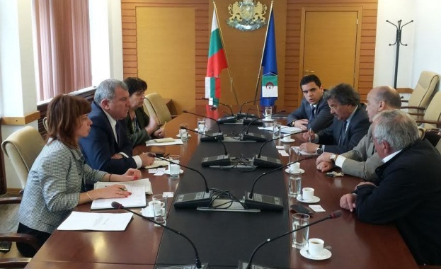 Министър Греков се срещна с алжирския посланик