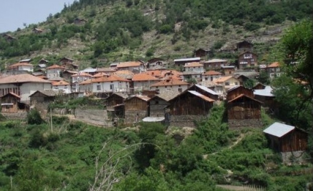 Нашенци и гърци пълнят Огняново за Гергьовден 