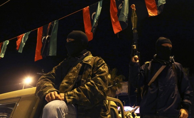 Въоръжени мъже нахлуха в парламента на Либия