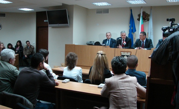 Ивайло Калфин: Държавата трябва да инвестира в АЕЦ „Белене"