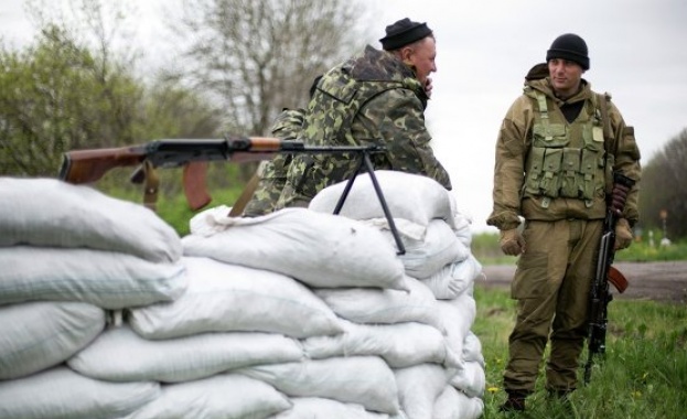 Украински военни превзеха два блокпоста в Славянск