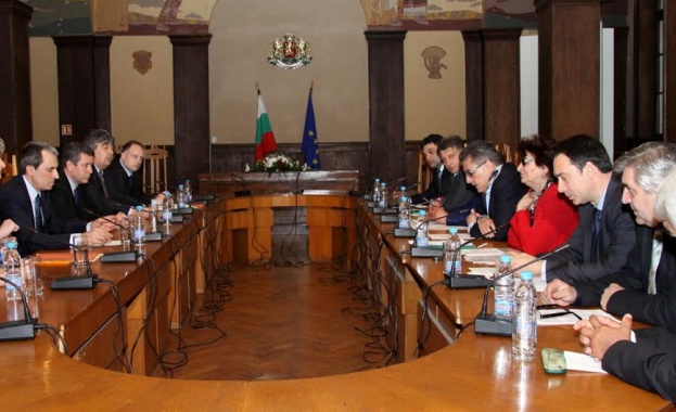 Орешарски и НСОРБ обсъдиха ситуацията със замразените плащания по ОПОС