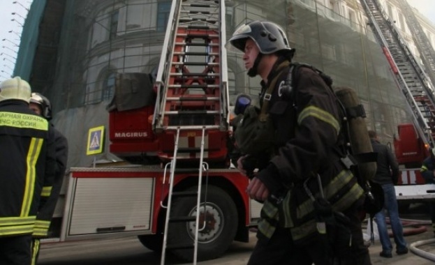 Евакуираха хиляди заради взривен военен склад в Русия