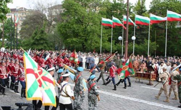 Пищен парад за Гергьовден
