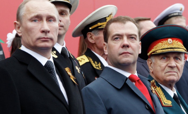 Путин и Медведев ще празнуват Деня на победата над фашизма в Крим