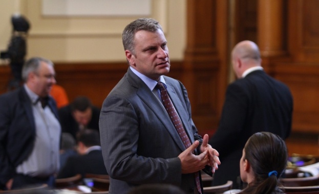 Петър Курумбашев напуска Народното събрание