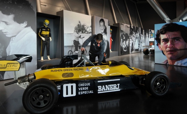 McLaren почете Сена с най-добрата обиколка в историята (видео)