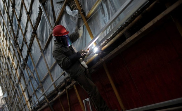 Работещите в строителния сектор са намалели почти двойно в периода 2008-2014 г. 