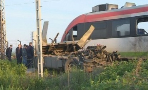 Водачът на ТИР-a е виновен за катастрофата на влака 