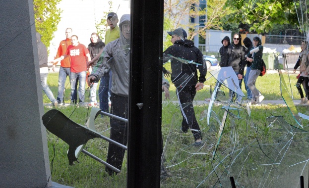 Фенклубовете на "Левски" и ЦСКА осъдиха мелето в зала "Христо Ботев" 