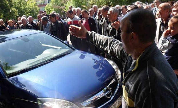 В Джебел заключват спалните си от страх