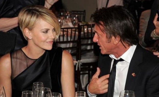 Шон Пен и Чарлийз Терон вдигат сватба на плажа 