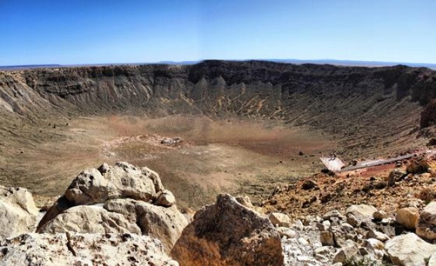 Откриха 8-километров кратер от гигантски метеорит