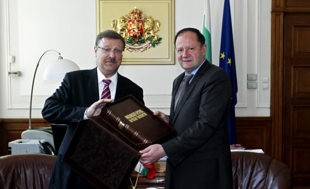 Миков се срещна с ръководителя на Россътрудничество Константин Косачев 