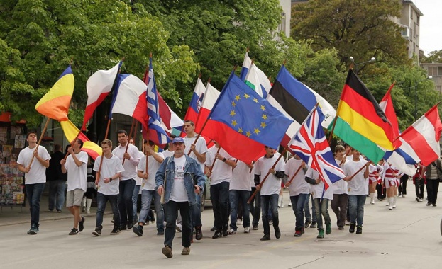 Стара Загора отбеляза 9 май с парад на знамената и алея на Европа 