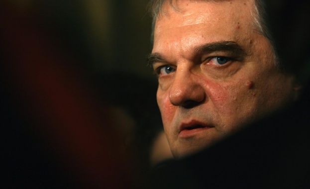 Румен Петков: Орешарски, купуваш гласове, както купуват Пеевски и Станишев, май?