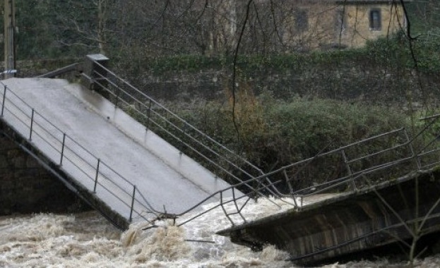 Пропадна мост на пътя Пазарджик-Пловдив