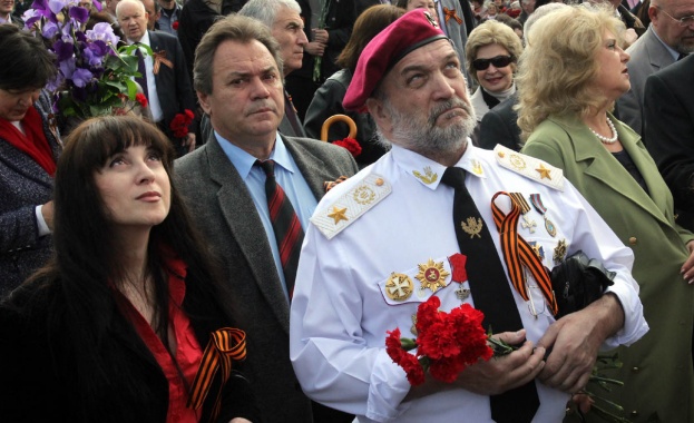 С цветя и песни отбелязаха Деня на победата у нас 