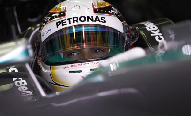 Пети пореден полпозишън за Mercedes с Хамилтън