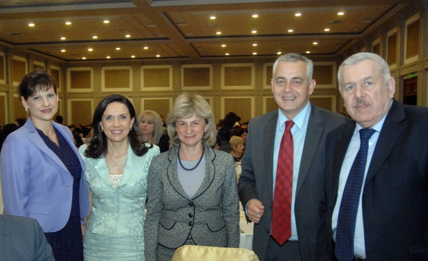 А. Първанова: Гордея се с българските медицински сестри, с тях се преборихме за промени в еврозакони