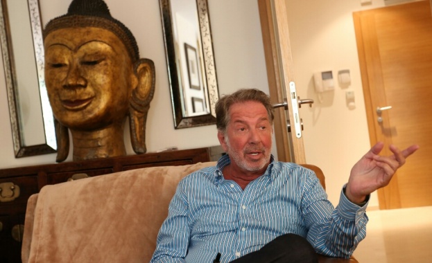 Янк Бари: Помолих Кадафи да пусне медиците 