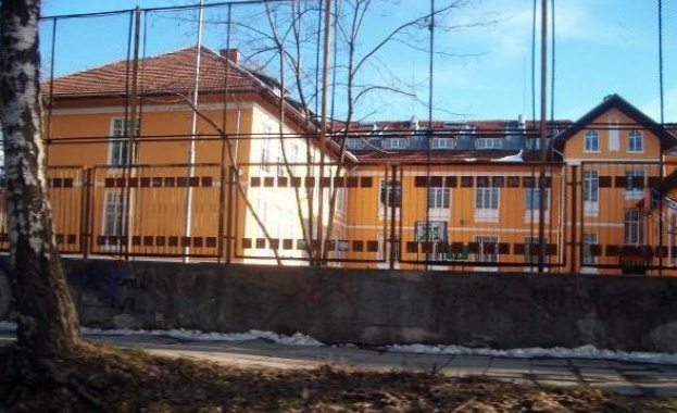 Театър на абсурда или амфетамин в столично училище