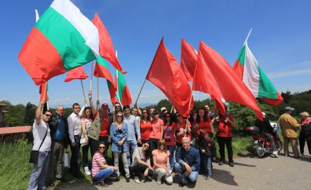 С призива „Гласувайте, за да се чуе българското" БСП почете празника на Светите Кирил и Методий
