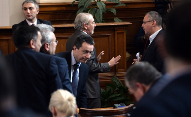 Оставката събра отново депутатите от всички парламентарно представени политически сили 