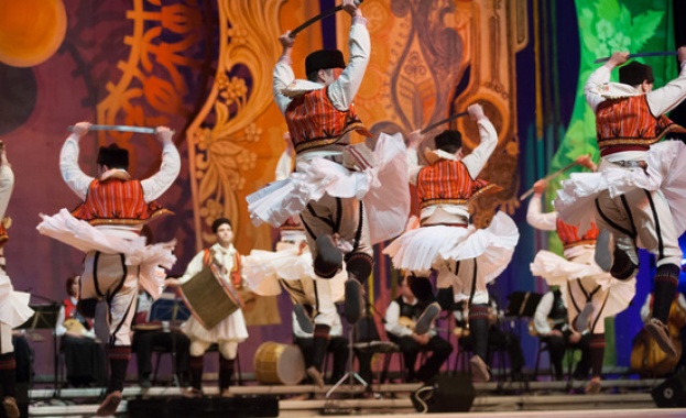 Салонът на изкуствата започна с „Нощ на ансамблите” 