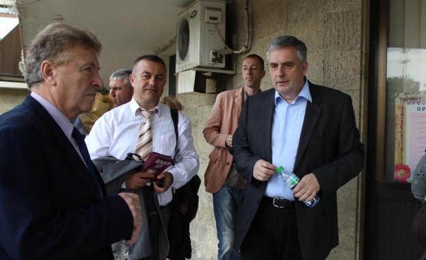 Калфин: Политиката е да решава проблемите на хората, не да ги създава