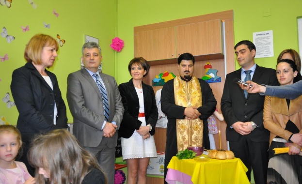 „Сдружение Азбукари“ откри „Стая за усмивки“ в Клиниката по педиатрия на II МБАЛ-София