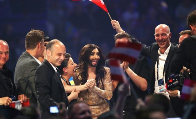 В „Евровизия" няма политика, а само една брадата жена