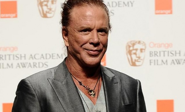 Мики Рурк свали 18 кг. 