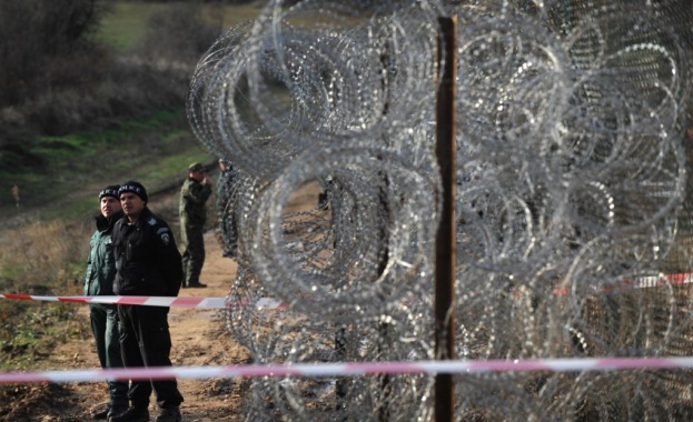 Двама мъже от Харманли са заловени да превозват 12 сирийци без бежански статут