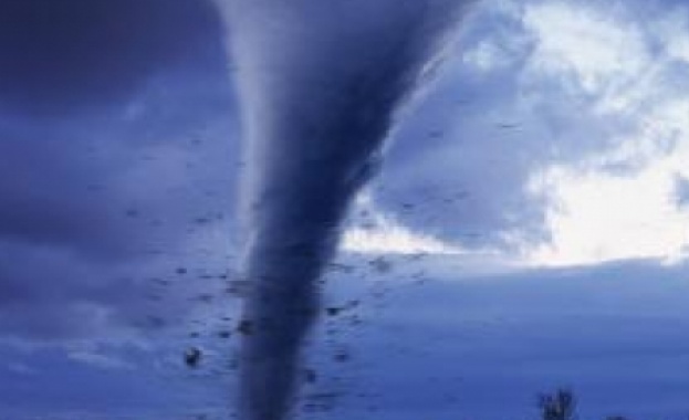 Смерч отнесе покривите на четири къщи в Чепинци