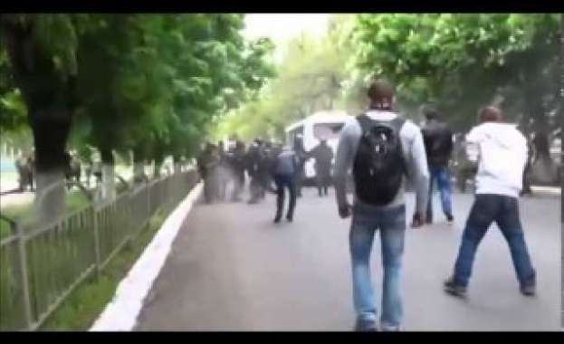 В Мариупол нацисти разстреляха старец: ВИДЕО (18+)