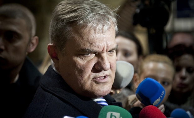 Румен Петков: Орешарски, обяви титуляра по сметката, не се прави на мъж