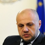 Целта на партиите зад кабинета е бомбата да гръмне в нечии други ръце